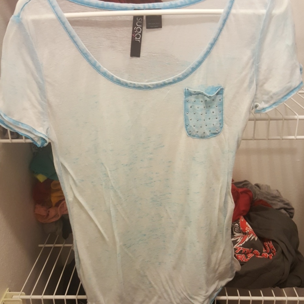 a see thriugh top eith a pocket